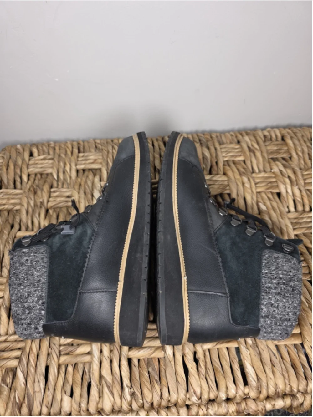 TOMS Sz 8 Mesa Black Gray Suede Leather Hiking Boots Knit Cuff Lace Up Lug Sole